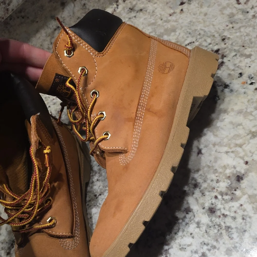 Timberlands Size 6.5 - Picture 4 of 9